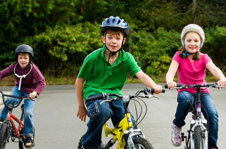 Op maat gemaakte kinderhelmen: begeleiden de veiligheid en stijl van uw kind